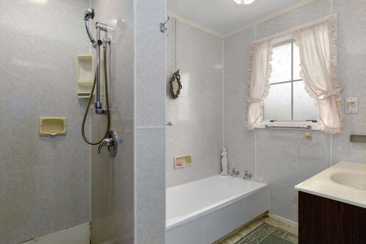 124 California Drive Totara Park_10