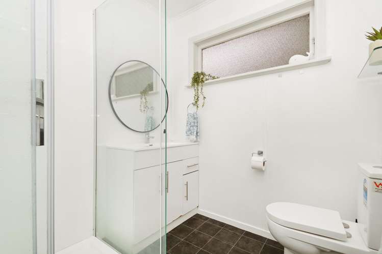 8 Lees Grove Wainuiomata_10