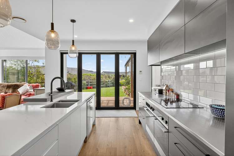 32 Carnaveron Drive Lincoln_1