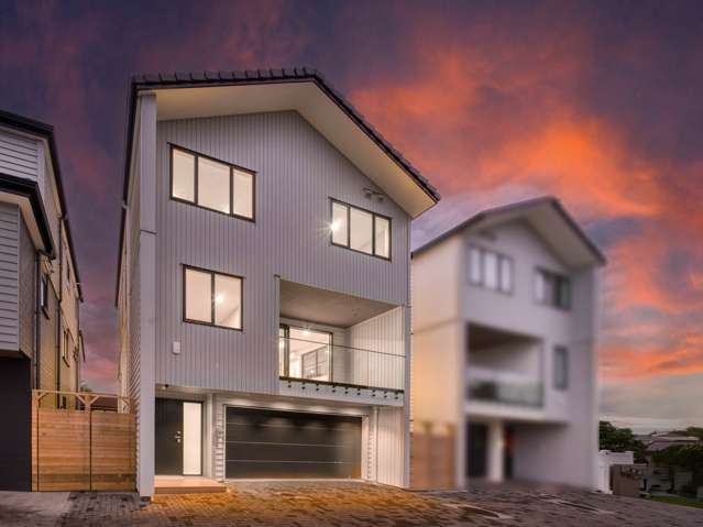Spacious Modern Home in Macleans Zone