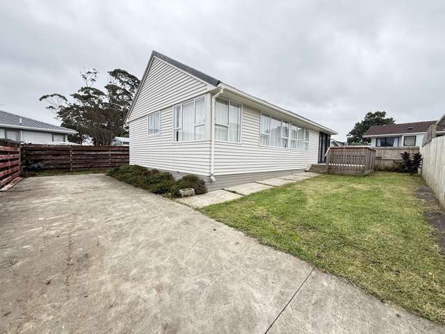 Single Level Stand Alone 3-bedrooms.