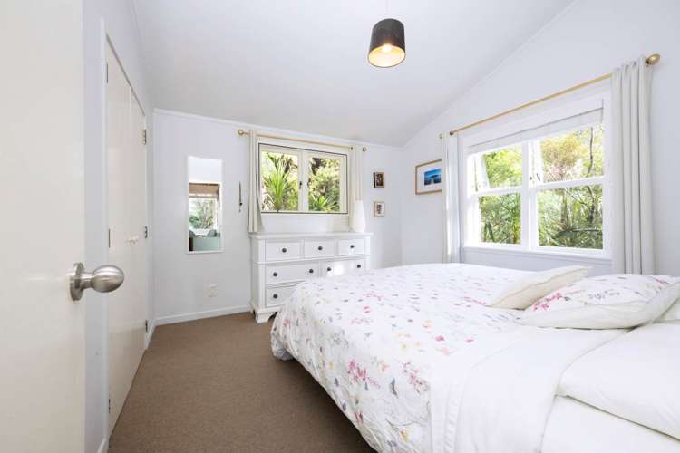 198 Scenic Drive Titirangi_13