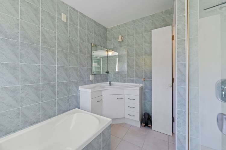 302 Whangamata Road Kinloch_19