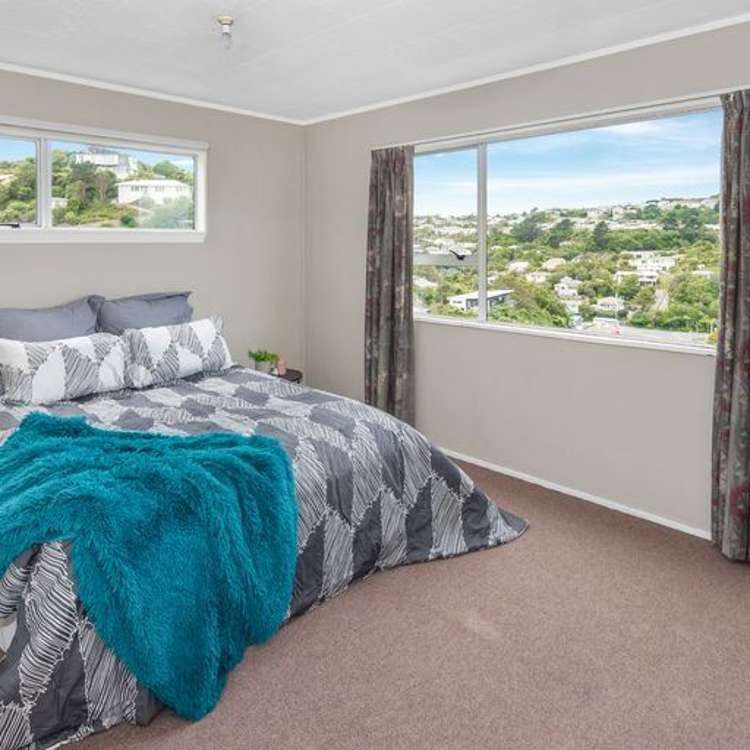 32A Cheltenham Terrace Newlands Wellington City Houses for Rent