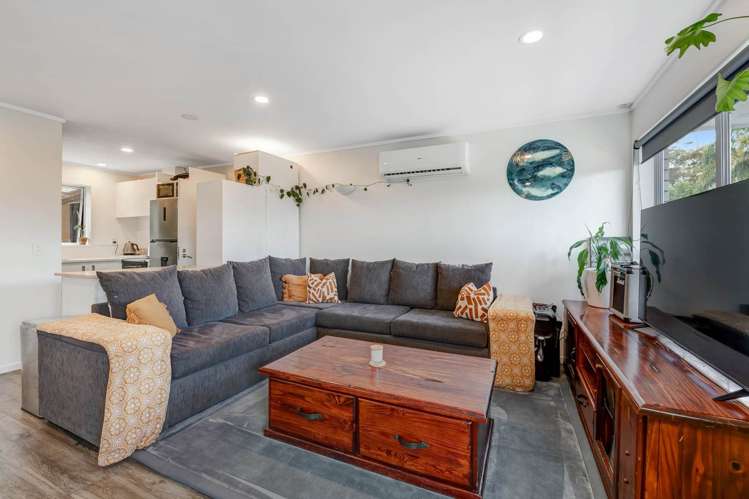 2/33F Springs Road Parakai_7