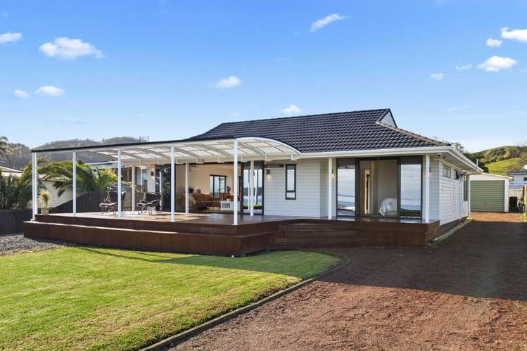 25 Kawakawa Bay Coast Road_1