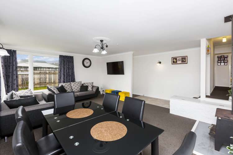 21 Totara Park Road Clouston Park_8