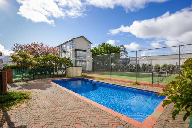 4l/10 Crown Lynn Place New Lynn_2