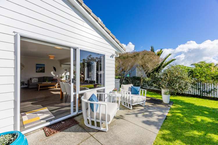 2/984 Whangaparaoa Road Manly_27