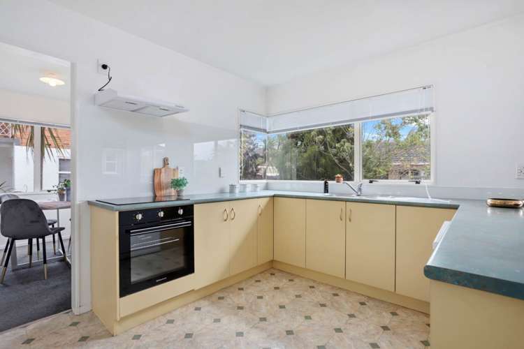 4265 Great North Road Glendene_32