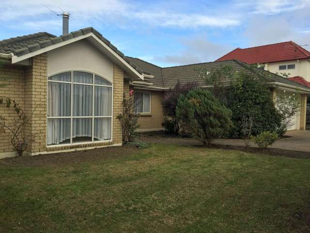 Spacious 4 Bedroom Family Home with Double Garage in Botany