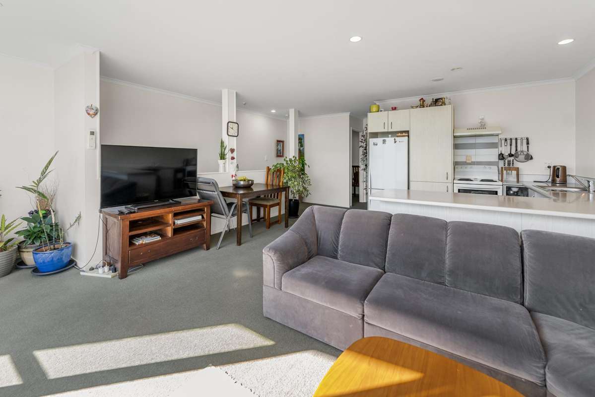 21/60 Parton Road_3