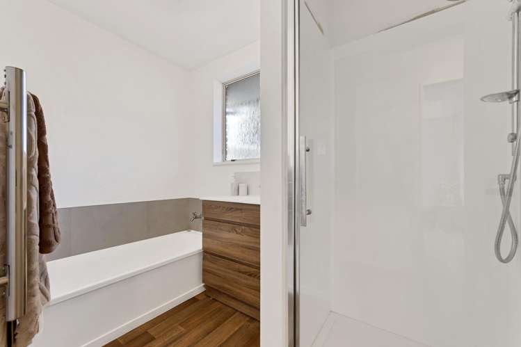 2/166 Rocking Horse Road Southshore_15