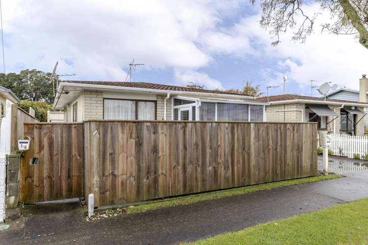 1/6 Hoyle Place Westown_25