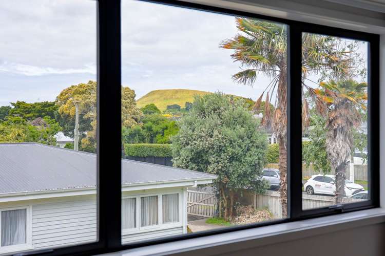 14B Ropata Avenue Pt England_6