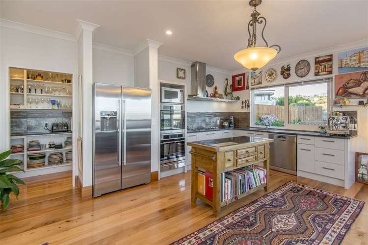 100 Huntsbury Avenue Huntsbury_3