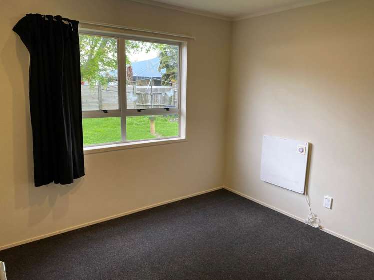 8 Pukeroa Place Papakura_12