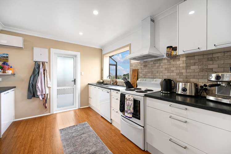 24 Garden Heights Avenue Glenview_9