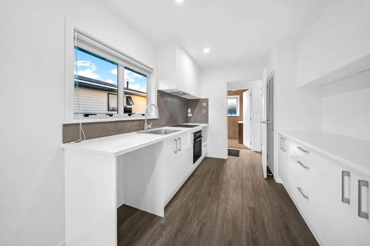 24 Laxon Avenue Otara_15