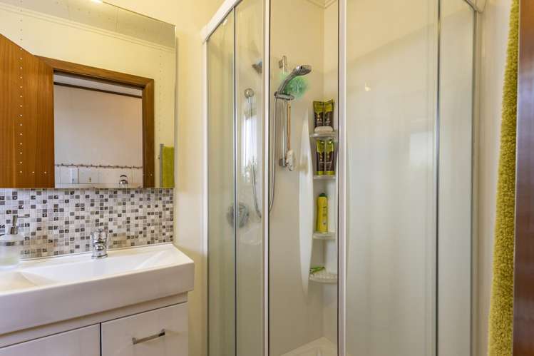 7 Yellowstone Crescent Burwood_16