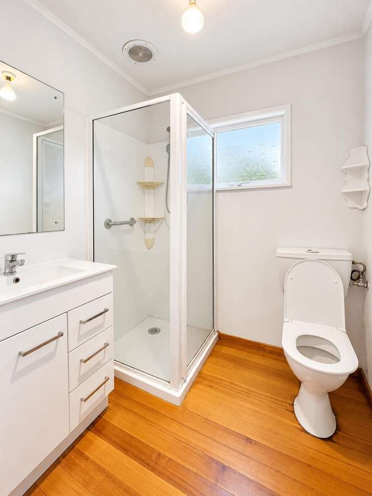 2/53 Ayton Drive Totara Vale_7