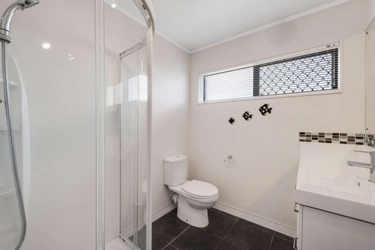 1/2 Basilton Close Bucklands Beach_13