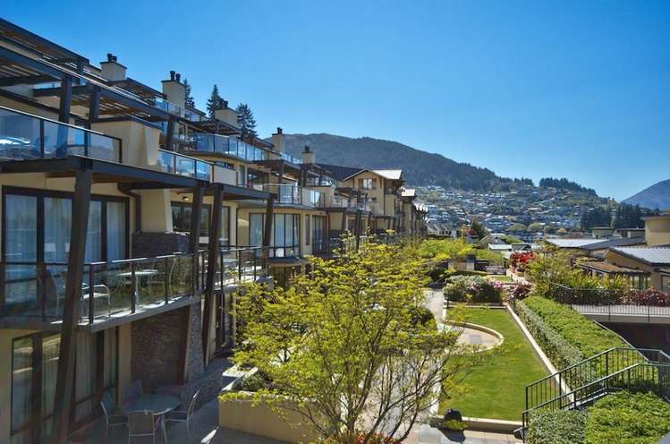 Lake Esplanade Queenstown_9