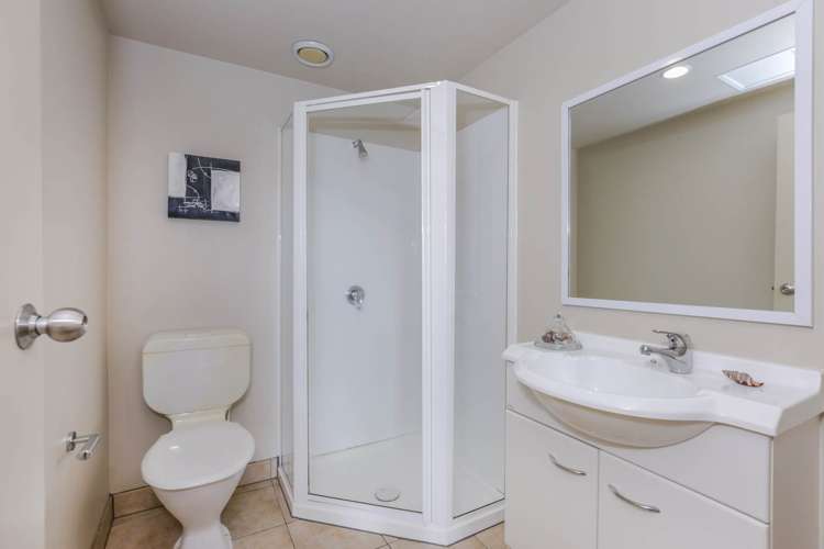 2D/10 Crown Lynn Place New Lynn_8