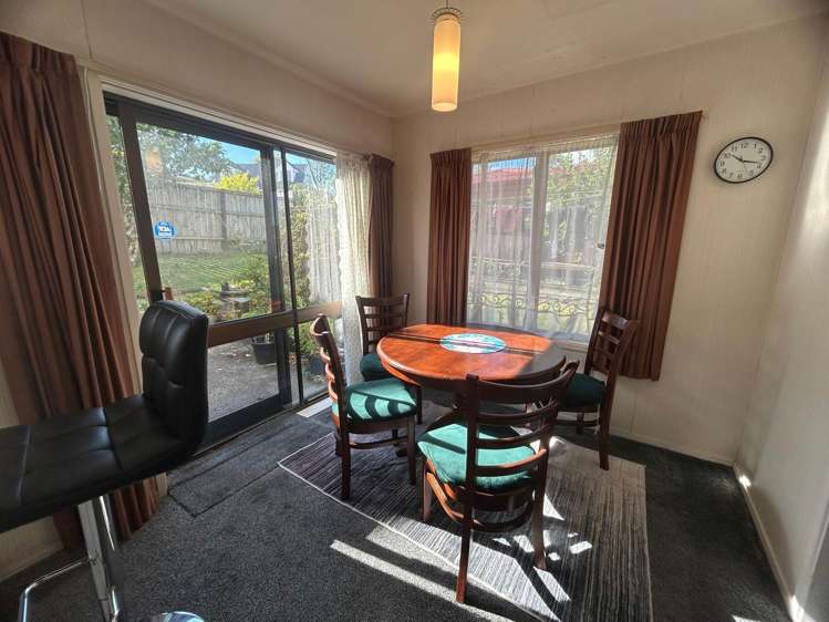 2/2 Photinia Place Botany Downs_3