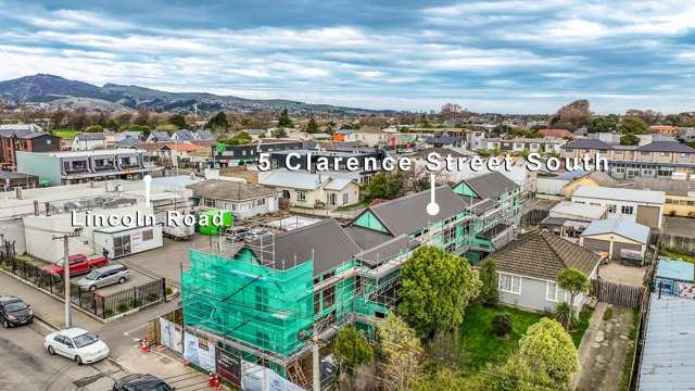 High-Spec City Fringe Living With Garage