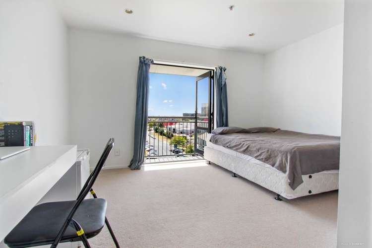 5d/10 Crown Lynn Place New Lynn_8