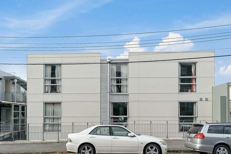 12/27 Hanson Street Mount Cook_11