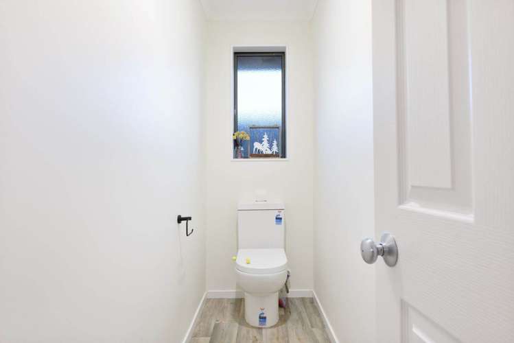 8 Woodbank Drive Glen Eden_13