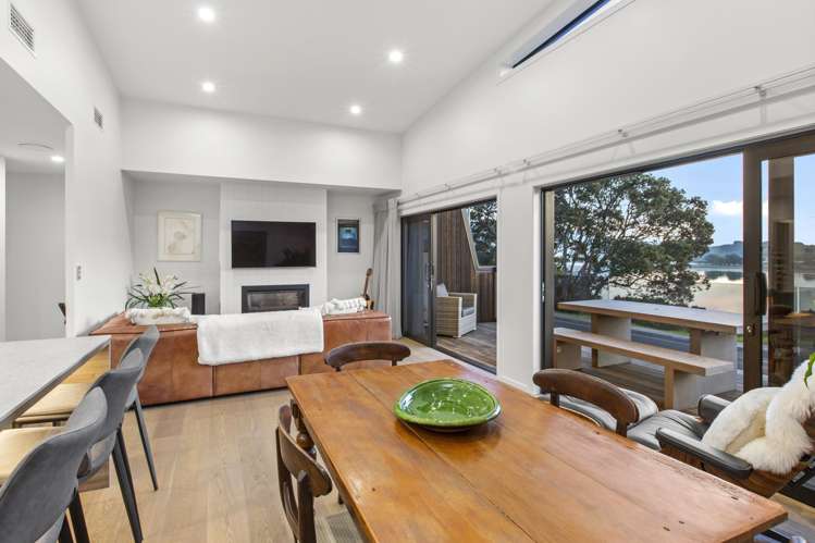 4/2 Stewart Street Raglan_8