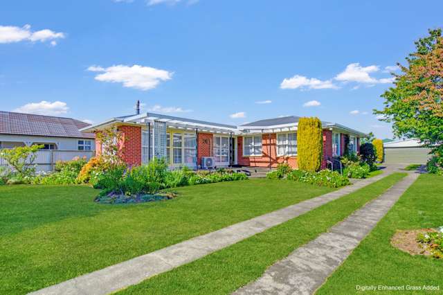 Sunny Redbrick 3‑Bedroom Home