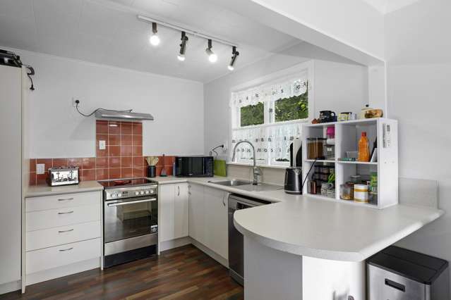 7 Zeala Grove Stokes Valley_2