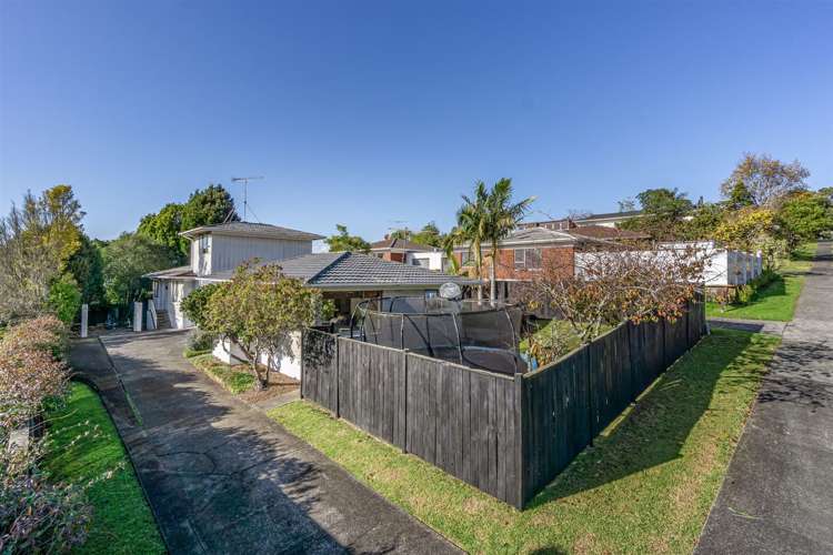 1/11 Paruru Avenue Northcote_0