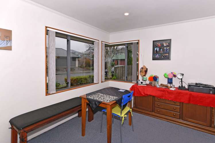 8 Kate Edgar Place Stoke_3