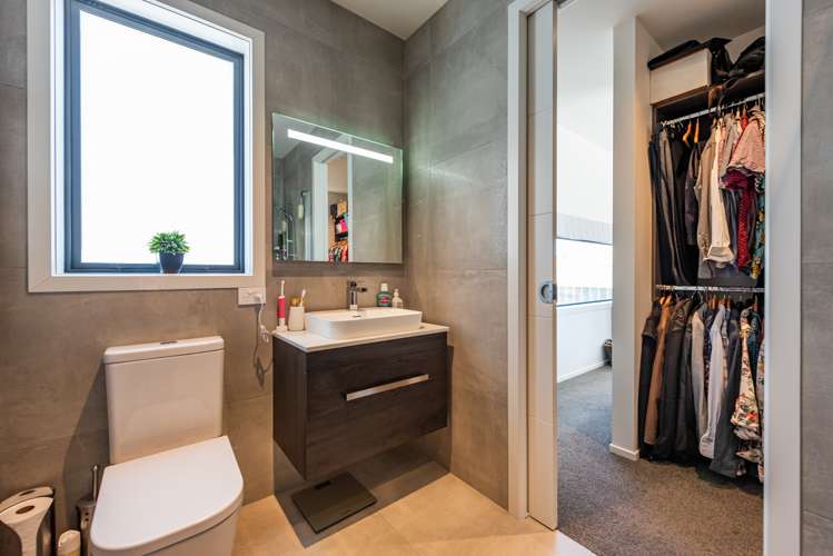 96 Cedarwood Street Woodridge_16