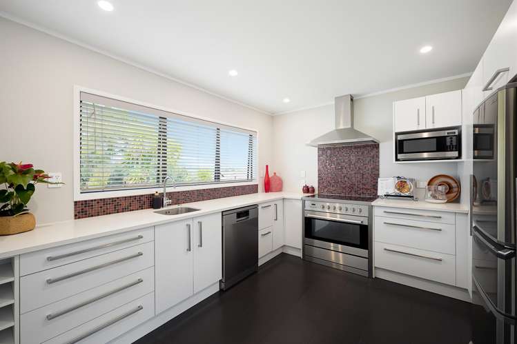 2/15 Castaing Crescent_2