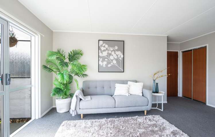 2/27 Cautley Street_3