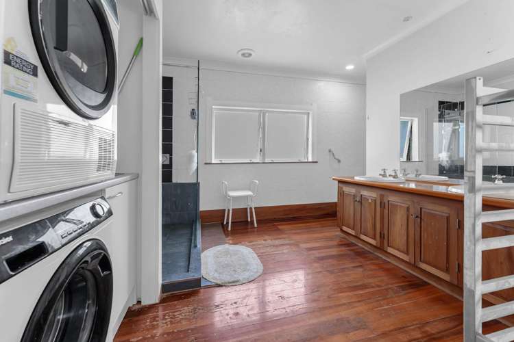 65 Beach Road Pahurehure_14