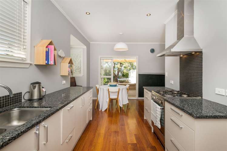 13 Coronation Street Belmont_13