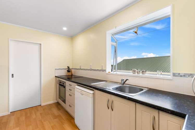 1/8 Atlantis Place Totara Vale_6