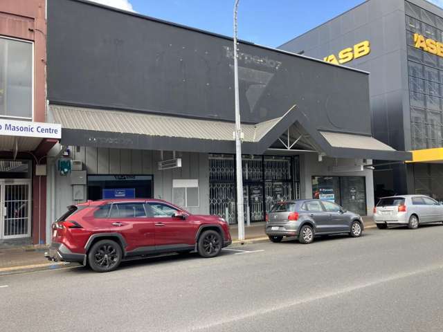 Large retail high profile on Barton St