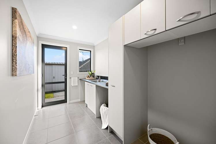 6 Compton Grove Huntington_26