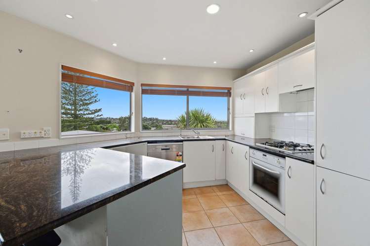 2/75A Target Road Totara Vale_9