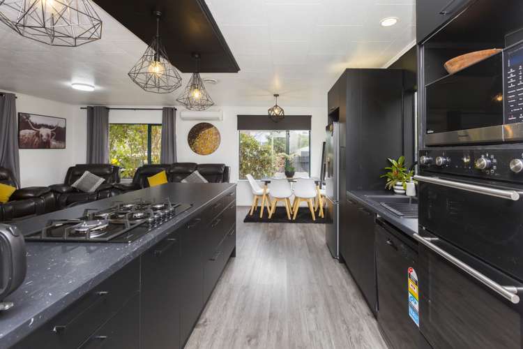 2 Monarch Grove Maoribank_6