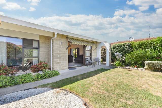 Stylish, Sunny & Exceptionally Located