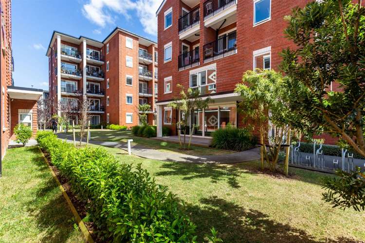 217/1a Soljak Place Mount Albert_24